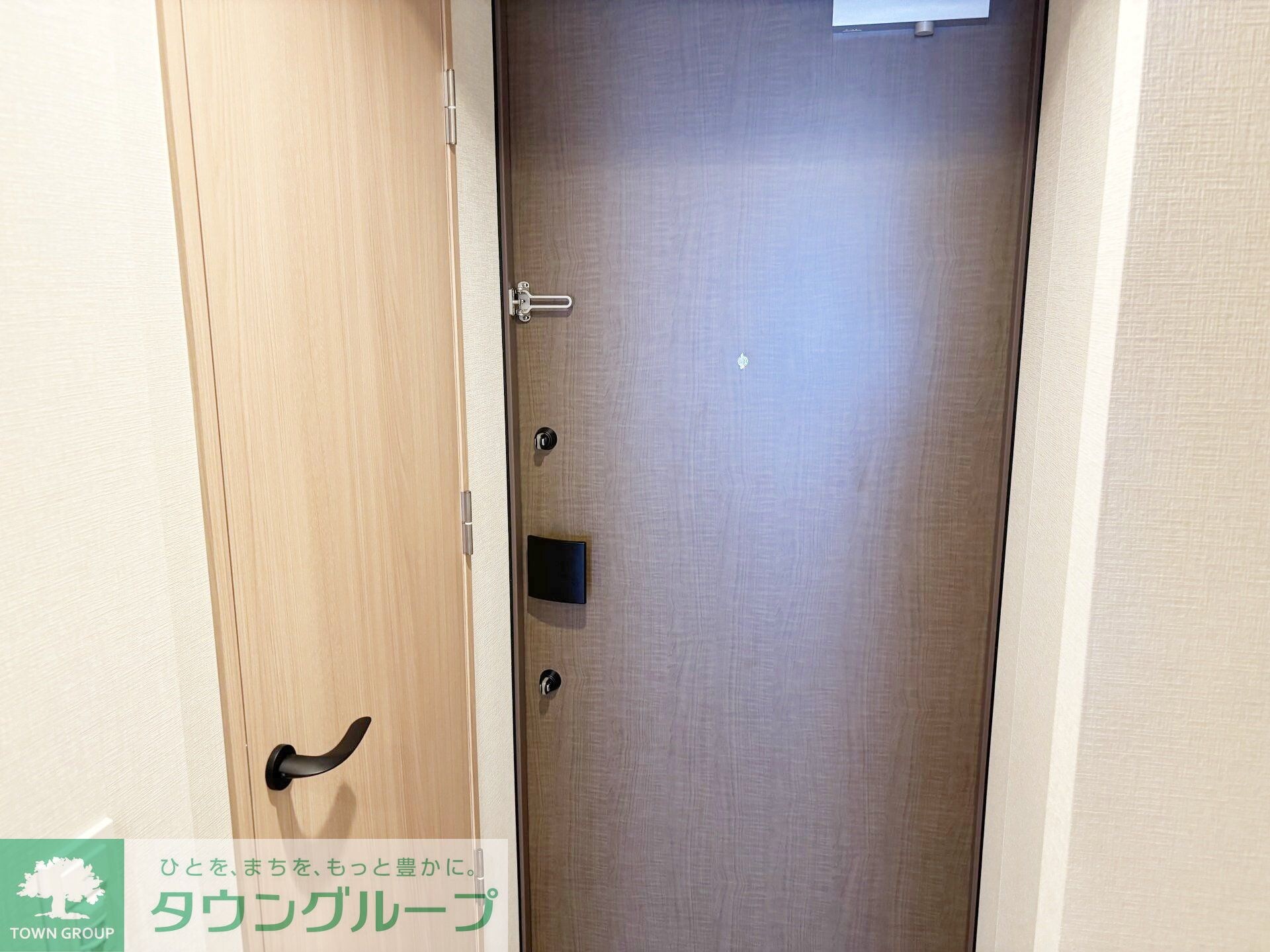 物件内観写真8　(玄関)