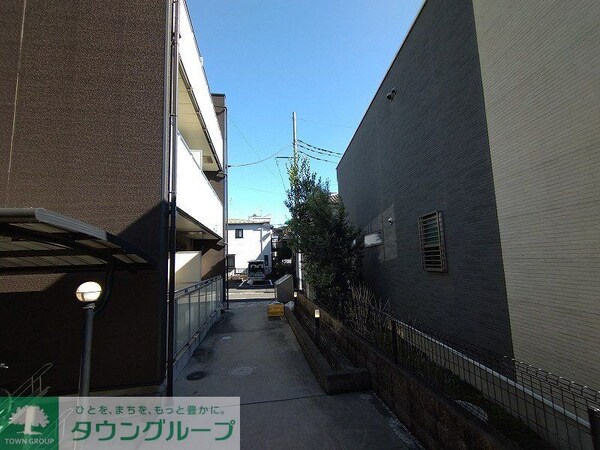 共有部分(104・105・206・207・306・307号室側)