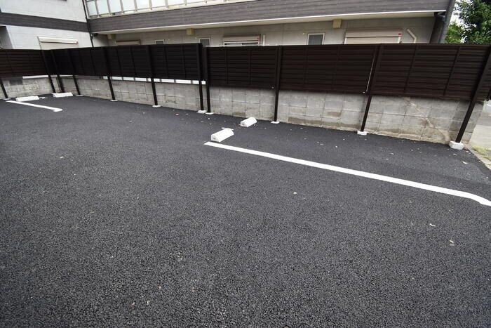 物件内観写真4　(駐車場)