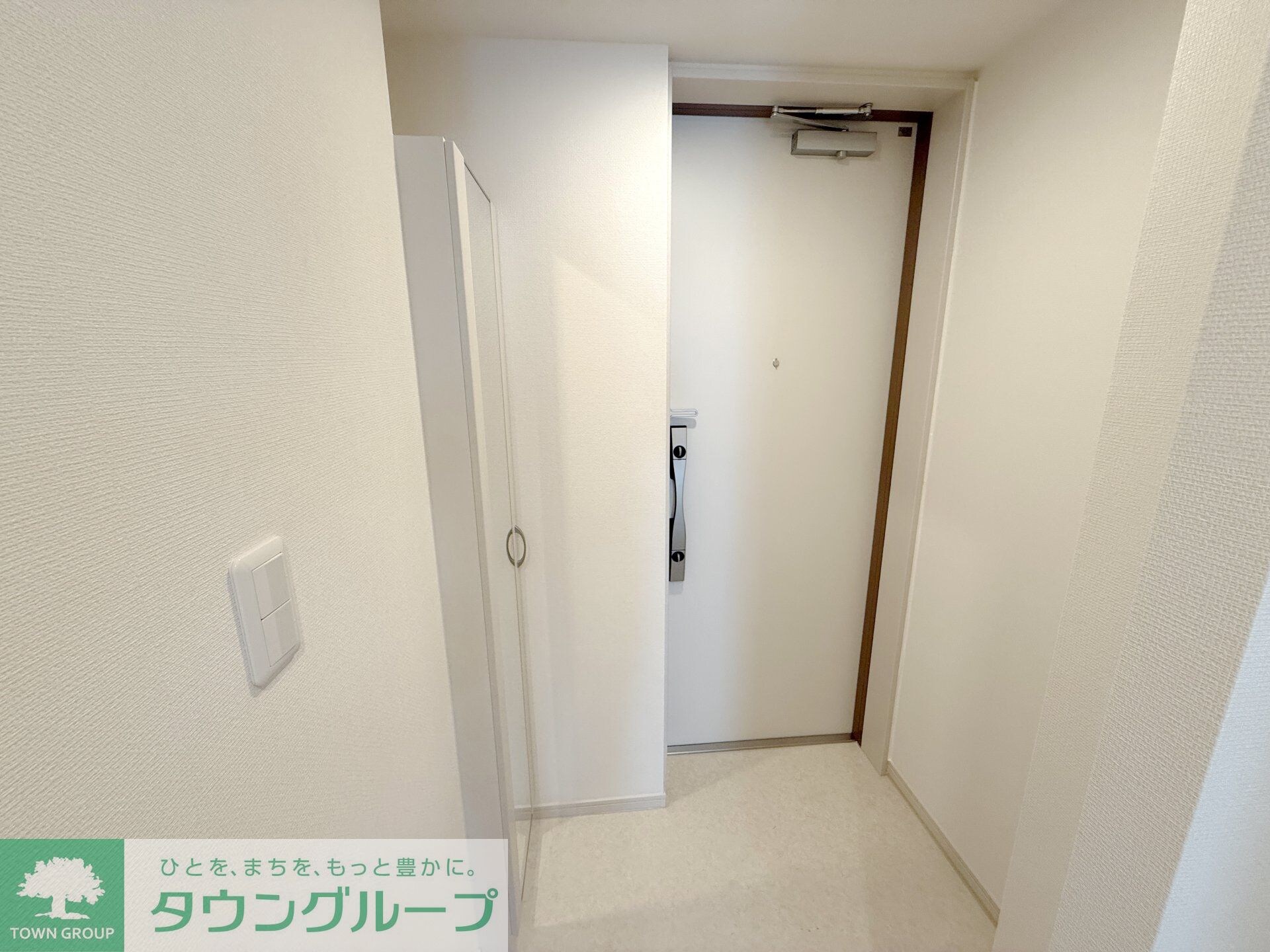 物件内観写真4　(玄関)