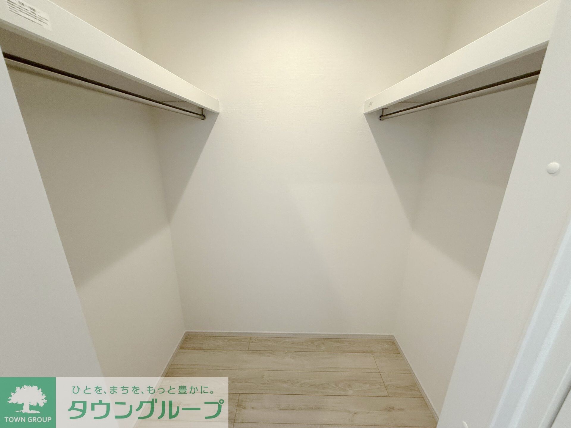 物件内観写真13　(玄関)