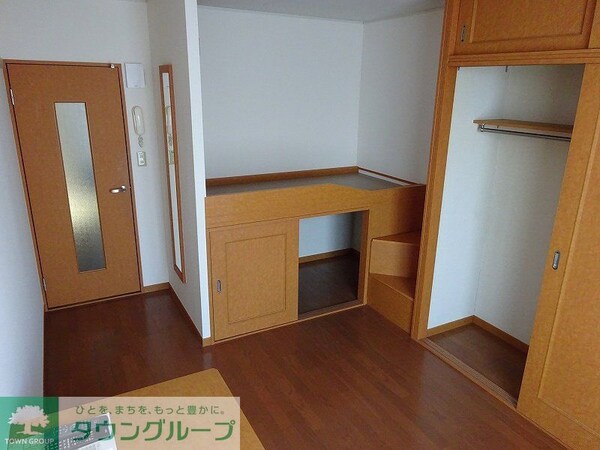 その他(1階はフローリング、2階はカーペットタイプです。)