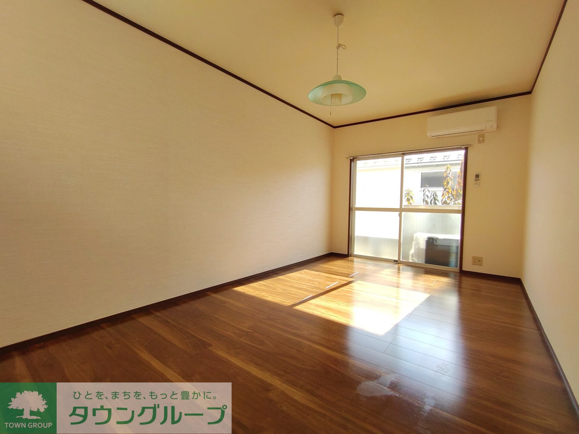 物件内観写真2　(リビング/居室)