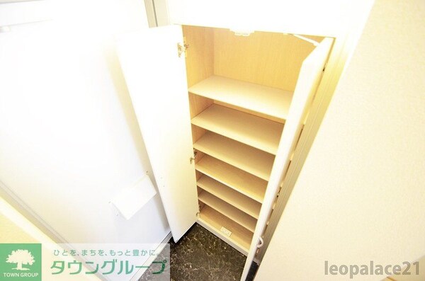 玄関(設備・仕様は号室により異なる為、現況を優先致します。)