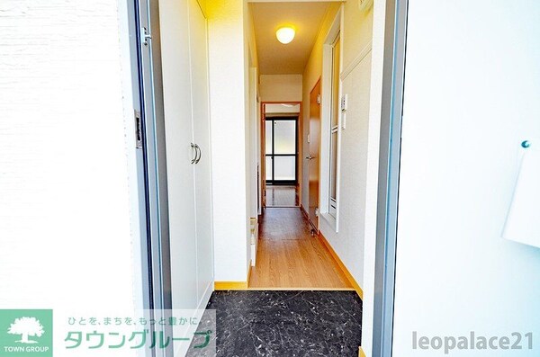 玄関(設備・仕様は号室により異なる為、現況を優先致します。)