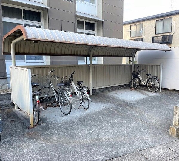 その他(屋根付き駐輪場)