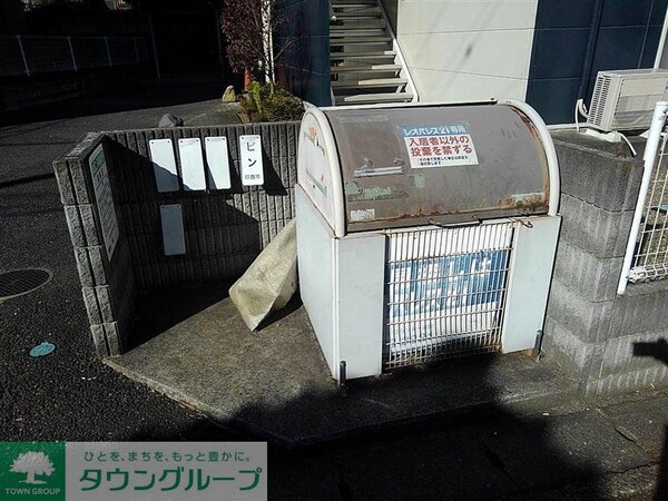 エントランス(ゴミ置き場)