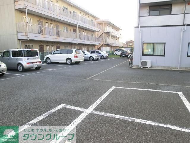 物件内観写真6　(敷地内駐車場)