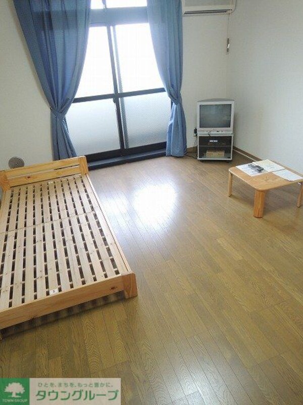寝室(家具も備え付け)