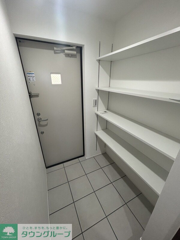 玄関(※同物件別部屋参考写真)