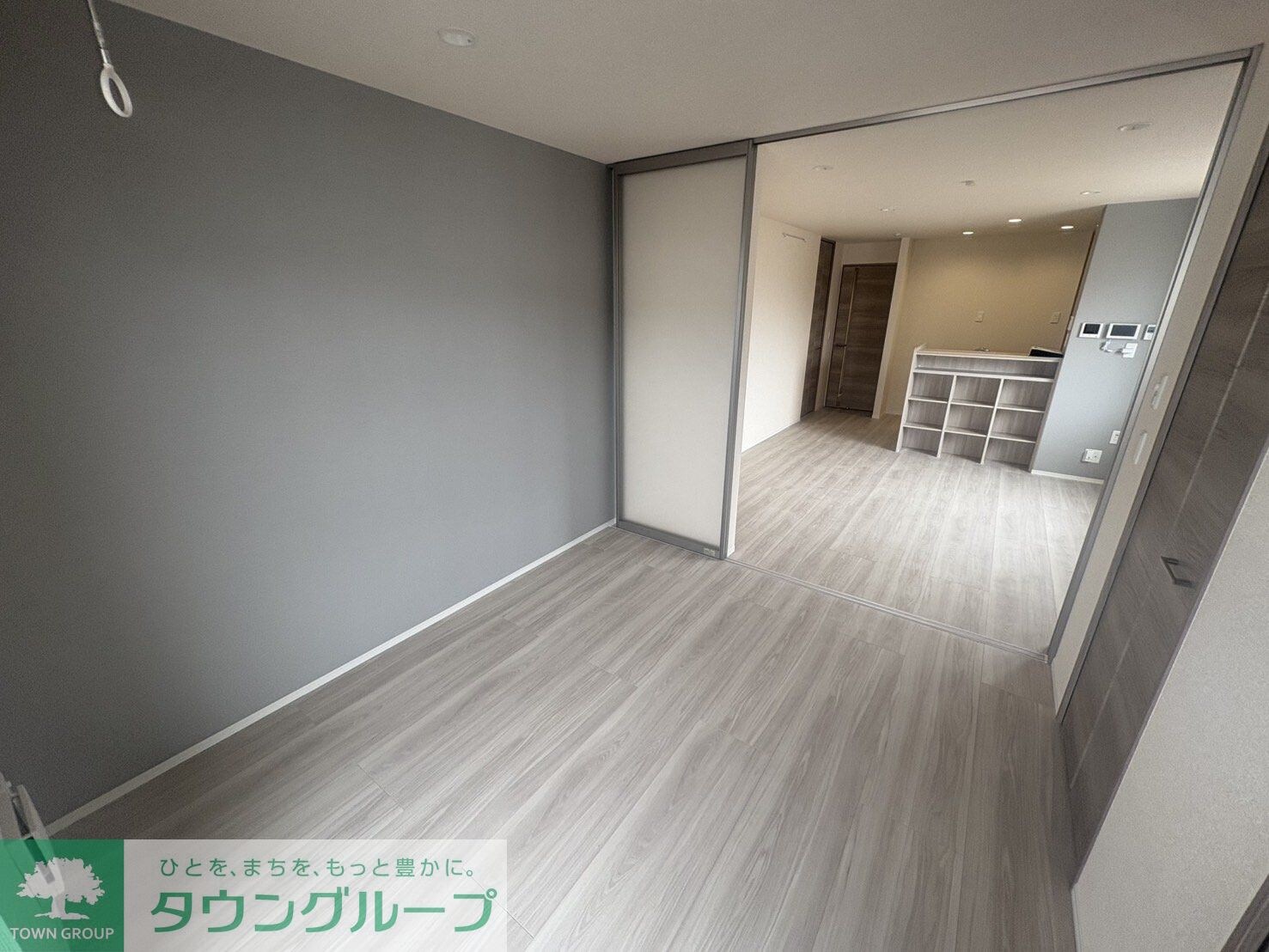 物件内観写真2　(リビング/居室)