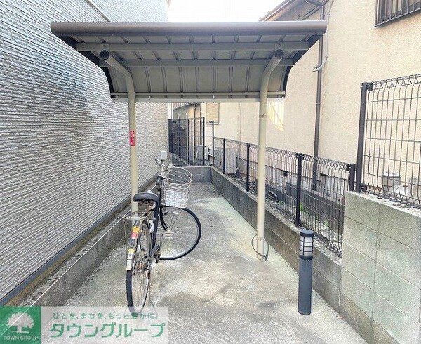 その他(屋根付き駐輪場完備)