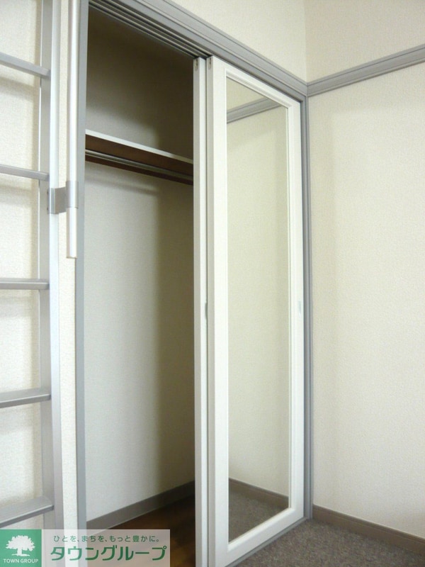 その他室内・内装(姿見としても使える大型クローゼット完備)