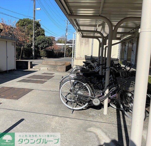 その他(屋根付き駐輪場完備)