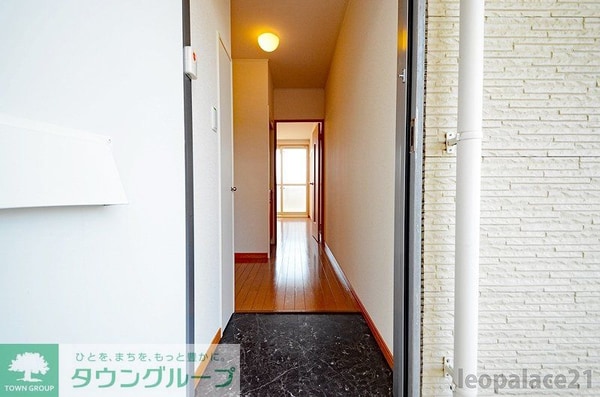 玄関(同タイプの物件写真となります)