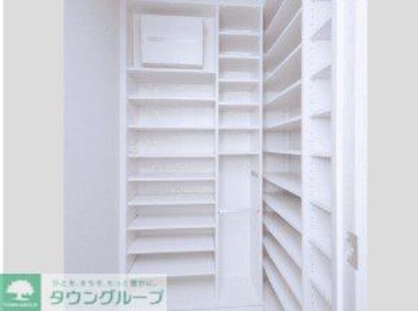 玄関(同会社施工イメージパース　現状優先)
