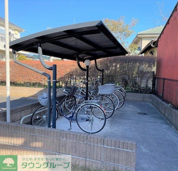 その他(屋根付き駐輪場完備)