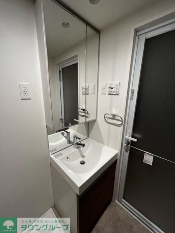 洗面(※同建物　南西向きのお部屋の設備施工例　現況優先)