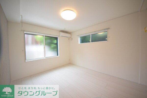 リビング・居室(※１階同タイプ間取り　２階は建具等の色合いが違います)