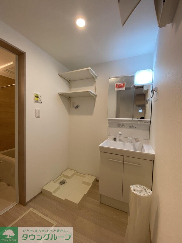 洗面(同じ間取りの１階の写真です。)