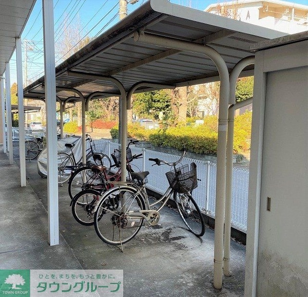 その他(屋根付き駐輪場完備)