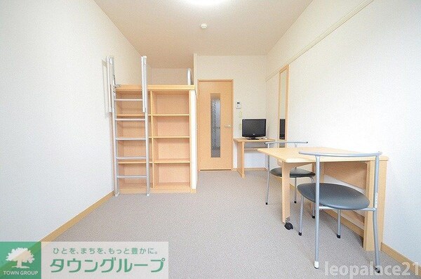 リビング・居室(同タイプの物件写真となります)