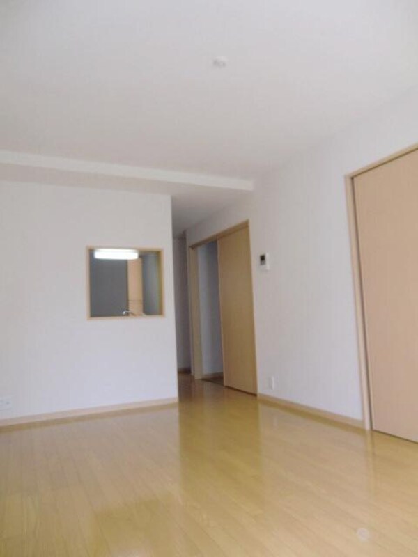 リビング・居室(バルコニーから見たリビングです)