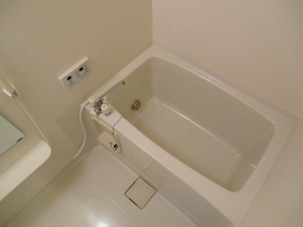 バス／シャワールーム等(経済的な追い焚き完備)