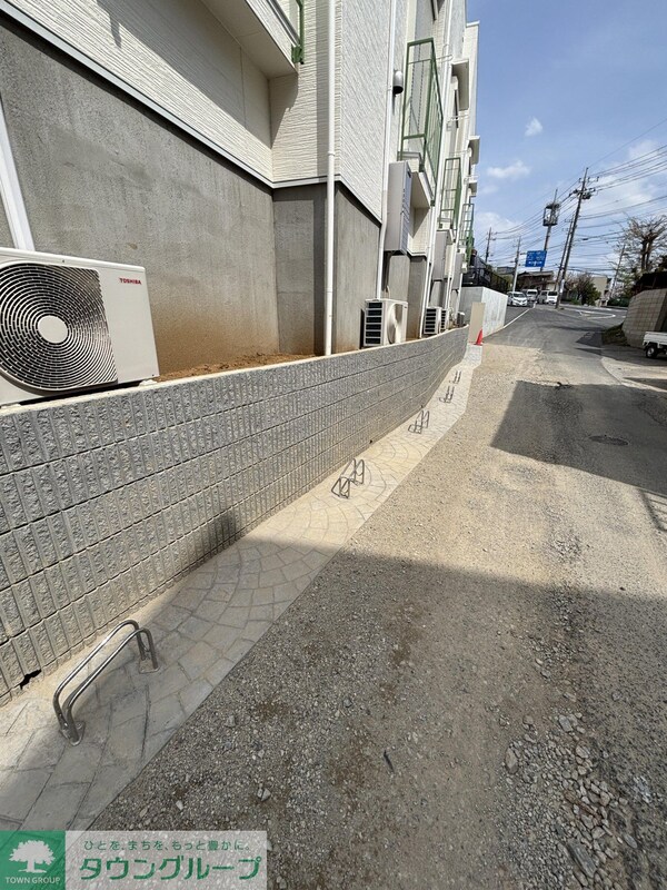 庭(駐輪場)