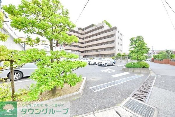 外観(広い敷地に建っています)