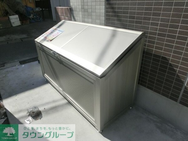 設備(入居者専用ゴミ捨て場)