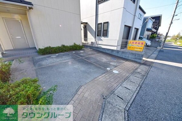 駐車場(駐車場は２台分のスペースがございます)