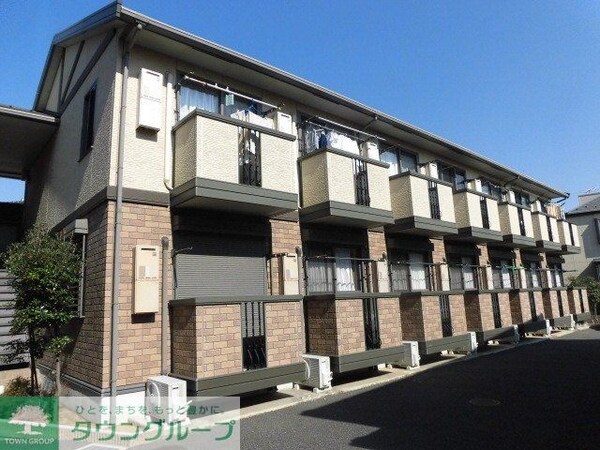 外観(前面駐車場で明るいですよ)