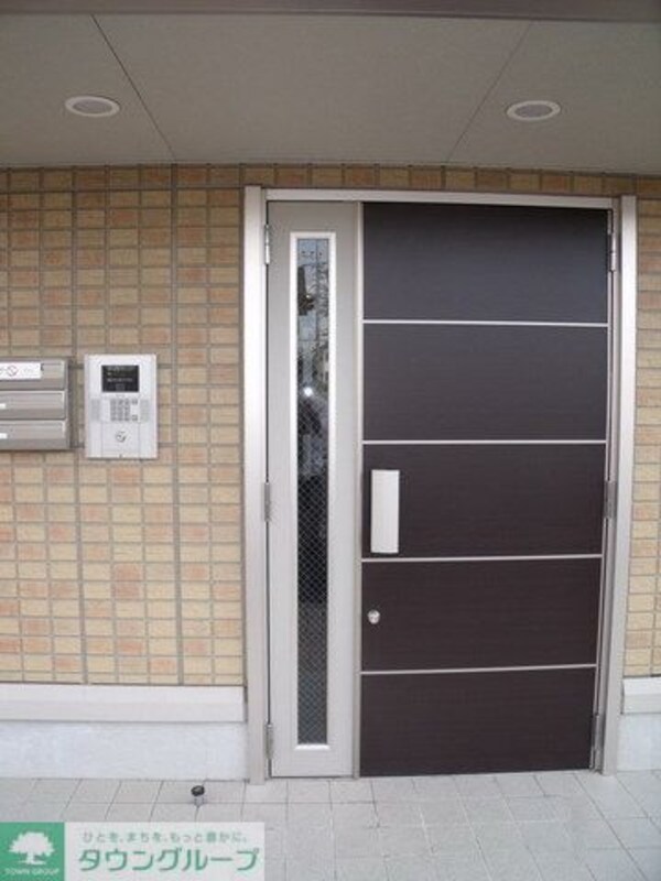 エントランス(安心のオートロック完備)