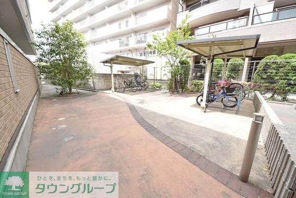 その他(屋根つきの駐輪場)