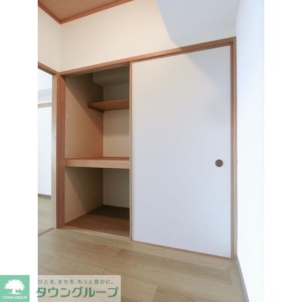 収納(押入（北側洋室8帖）)