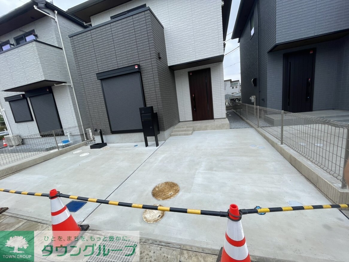 物件内観写真5　(駐車場)