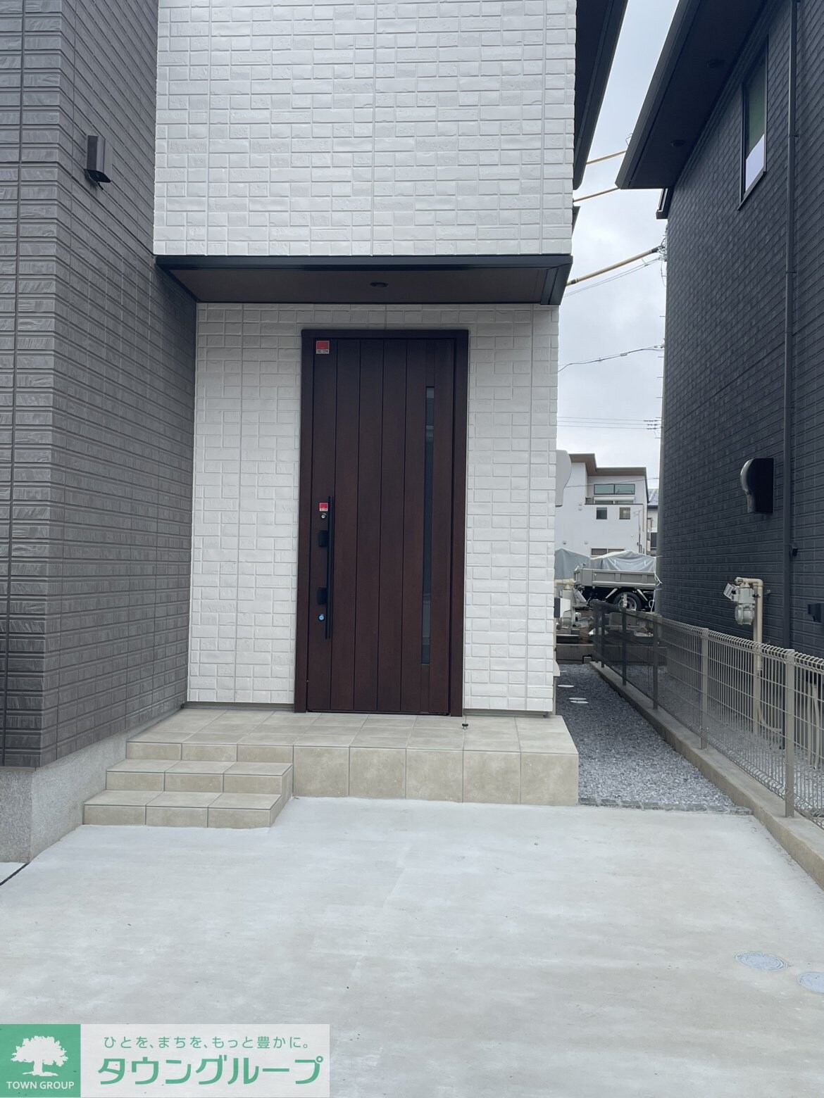 物件内観写真4　(エントランス)