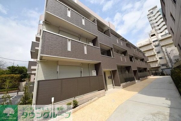 外観(地上3階建て)