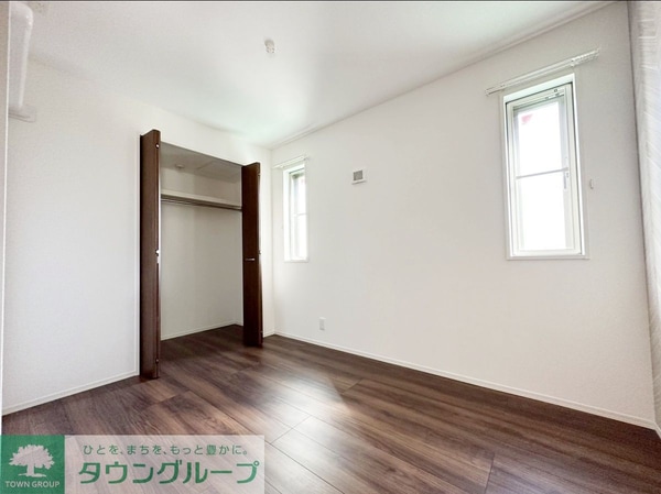 寝室(※同間取り別号室写真（床建具の色が異なる場合有）)