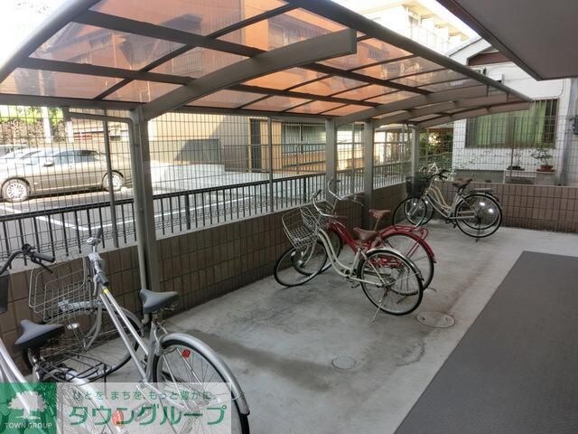 物件内観写真4　(屋根付き駐輪場)