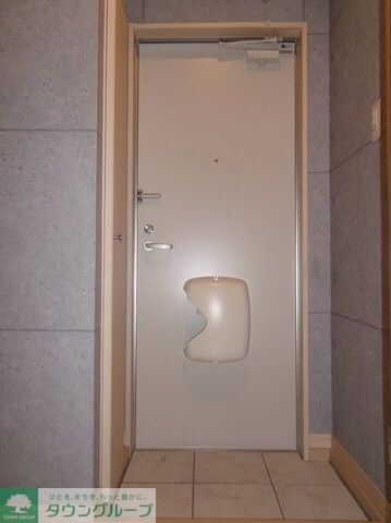 物件内観写真8　(シューズボックス付きの玄関です)