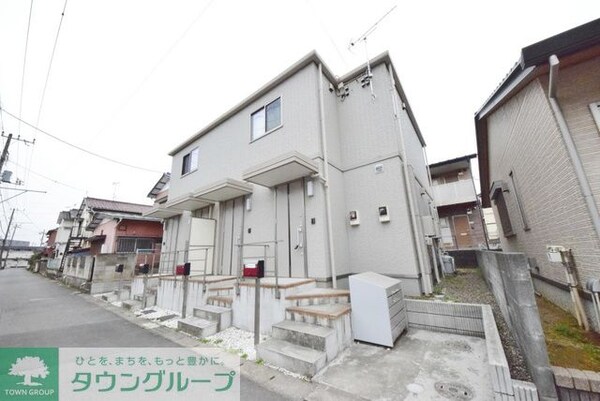 エントランス(高台立地で日当たり良好です)