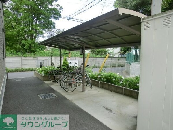 共有部分(雨の日でも安心の屋根付き駐輪場)