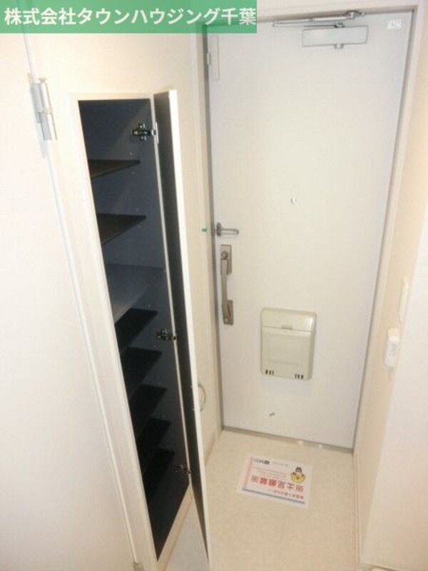 玄関(下駄箱スペースもたっぷりございます)