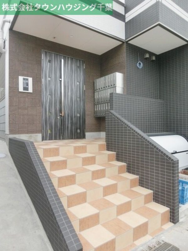 エントランス(集合ダイアルポストもございます)