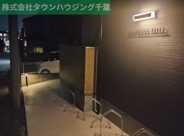エントランス(夜でも明るいです)