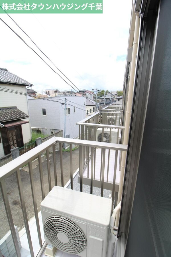 バルコニー(２階はバルコニー付きです。もちろんシャッターもあります。)