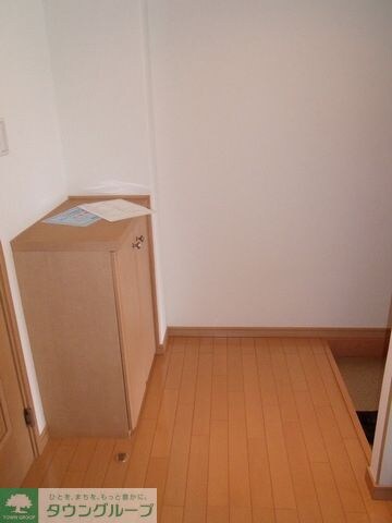 物件内観写真10　(シューズボックス付きの玄関)