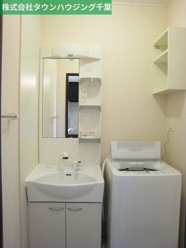 物件内観写真5　(独立洗面台)